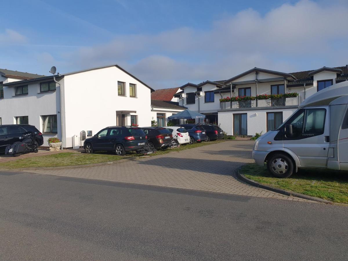 Hotel-Pension Pastow Garni Broderstorf Exterior foto