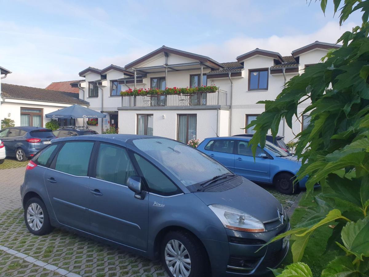 Hotel-Pension Pastow Garni Broderstorf Exterior foto