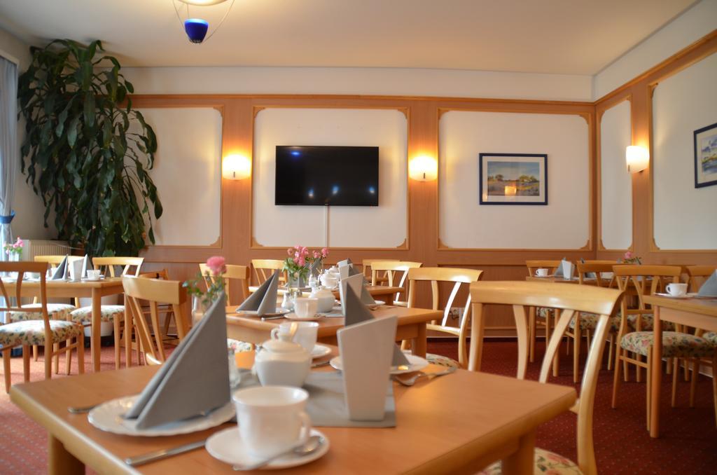 Hotel-Pension Pastow Garni Broderstorf Exterior foto