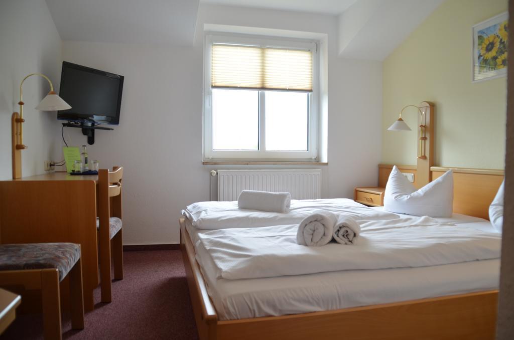 Hotel-Pension Pastow Garni Broderstorf Exterior foto