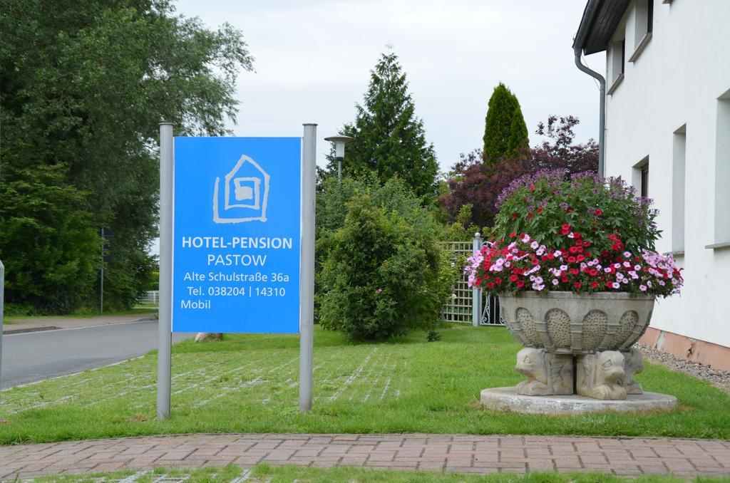 Hotel-Pension Pastow Garni Broderstorf Exterior foto