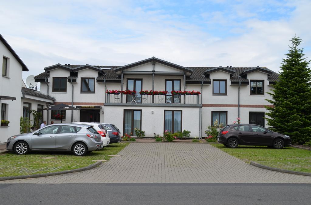 Hotel-Pension Pastow Garni Broderstorf Exterior foto