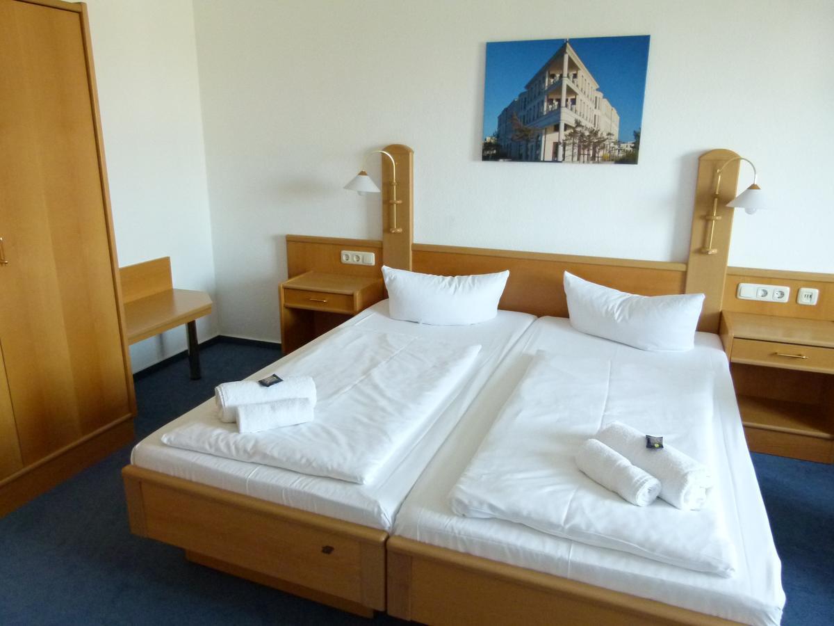 Hotel-Pension Pastow Garni Broderstorf Exterior foto