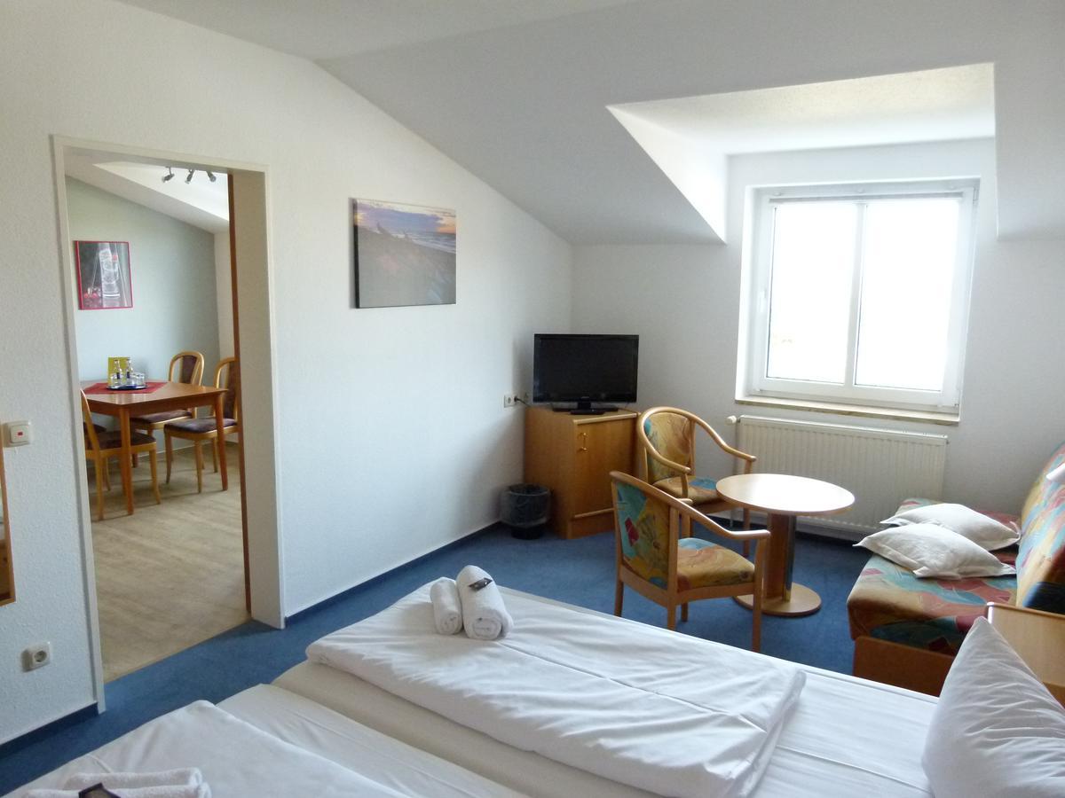 Hotel-Pension Pastow Garni Broderstorf Exterior foto